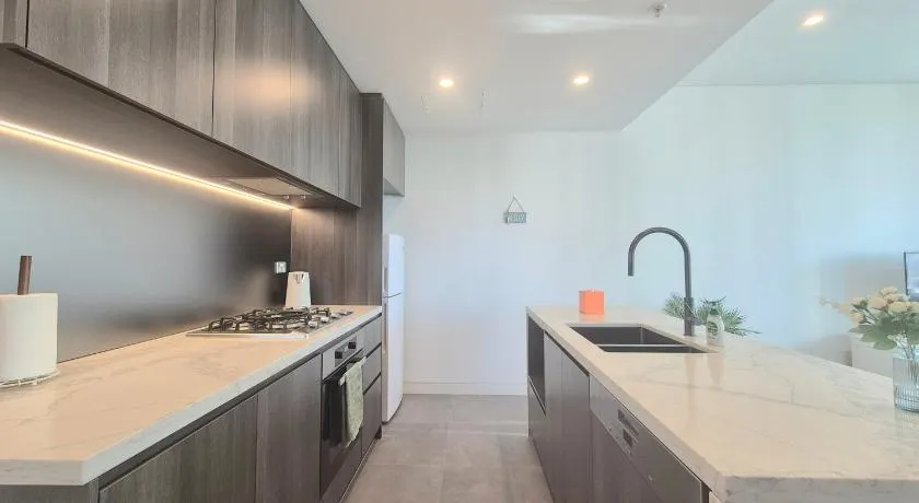 Stadium View Oasis 2BR with Free Parking - Image 1