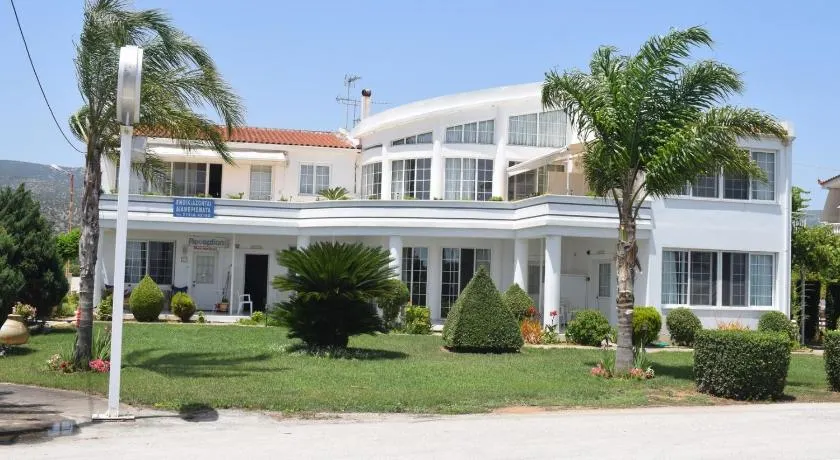 Miloi Rooms and Apartments - Image 1