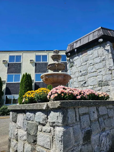 Marina Hotel - Image 1
