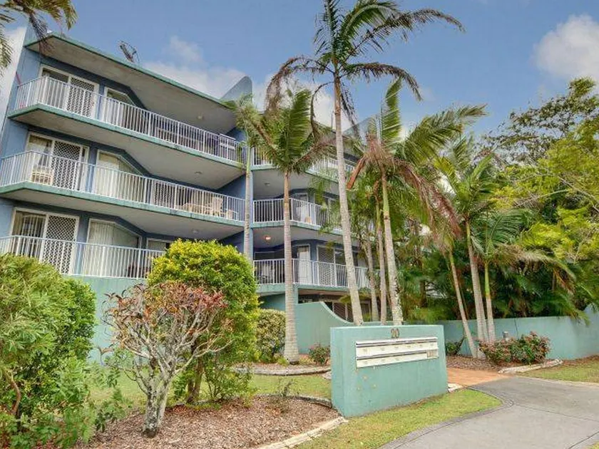 Central, neat and affordable 2 bed apartment - Image 1