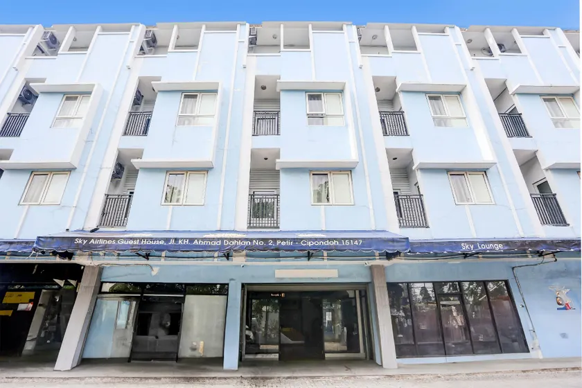 OYO 92003 Sky Airlines Guesthouse - Image 1