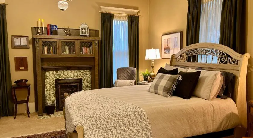 THE CW HOUSE - Image 1