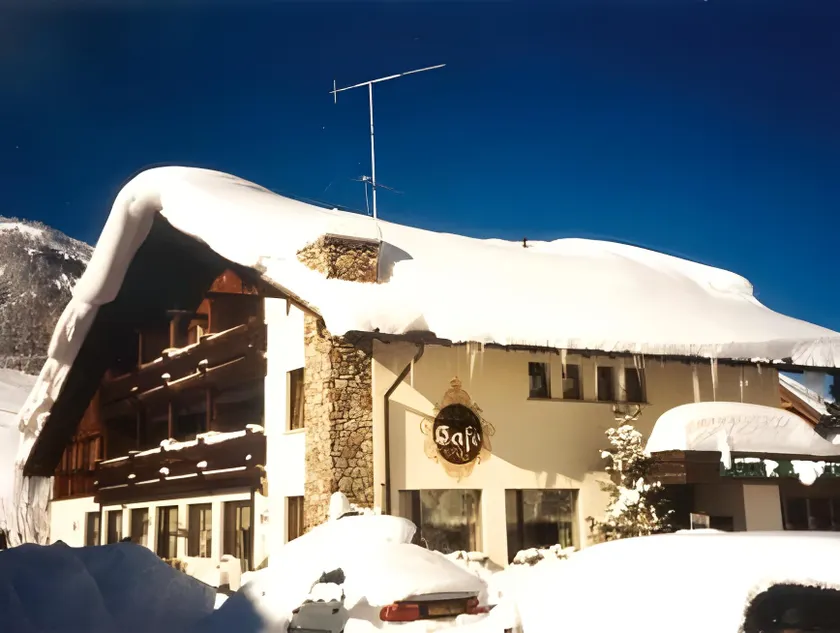 Hotel Falknerei Galina - Image 1