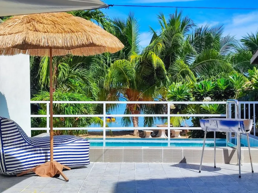 GAO Phala Beachfront Hostel - Image 1