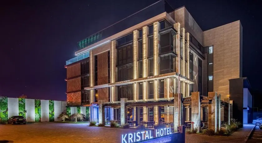 Hotel Kristal Focsani - Image 1