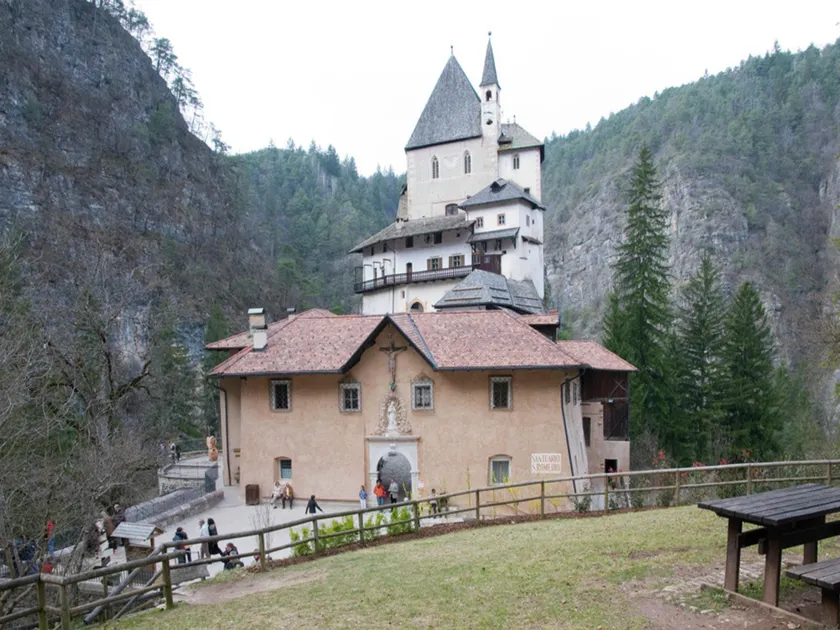Beautiful apartment in Val di Non - Image 1