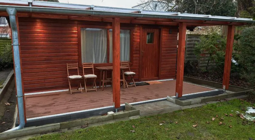 Onebnb Gästehaus mit Terrasse Nähe BER Flughafen Adlershof WISTA Treptow - Image 1