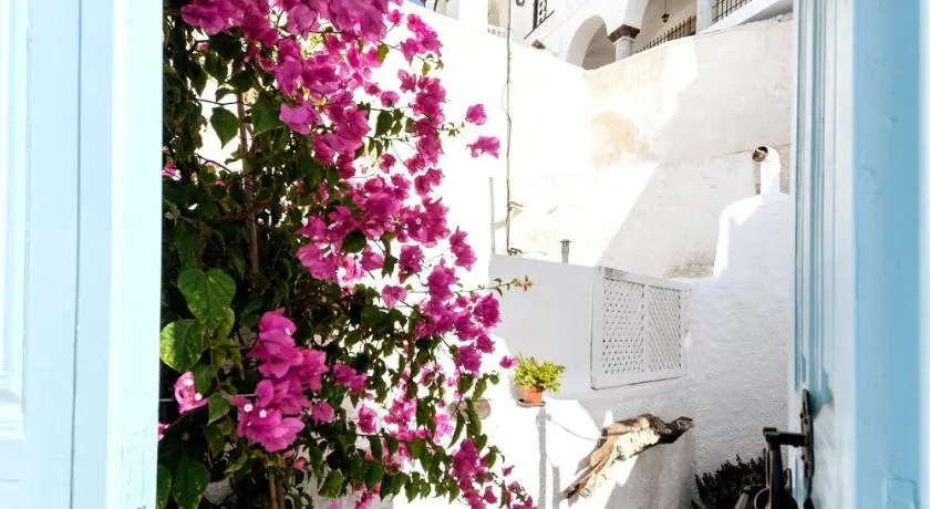 Santorinian Lava House - Image 1