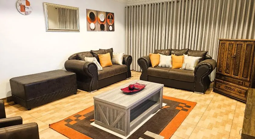 Grey Oak Holiday House - Image 1