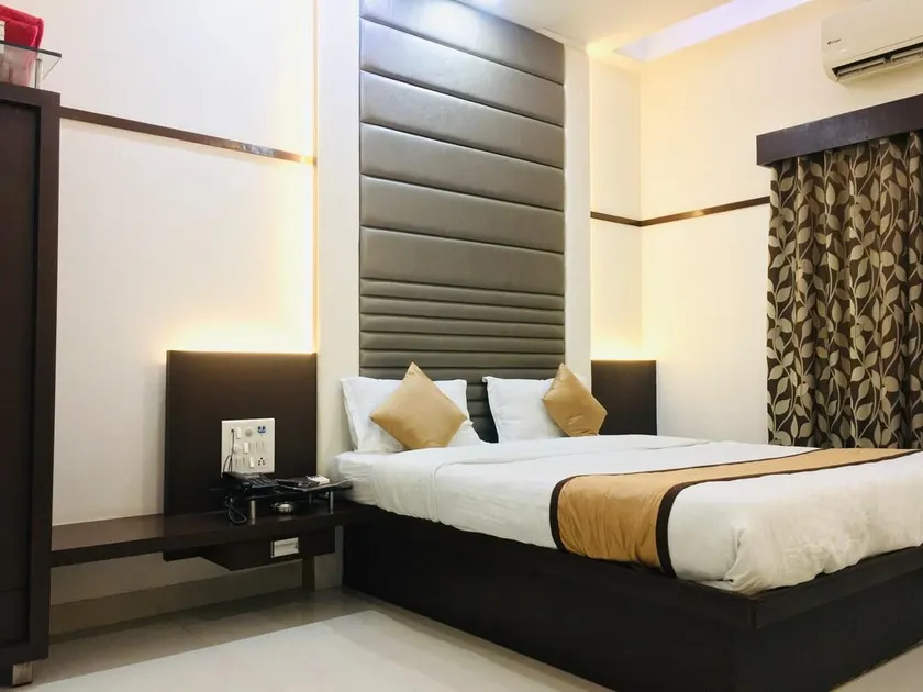 Hotel Milestone - Image 1