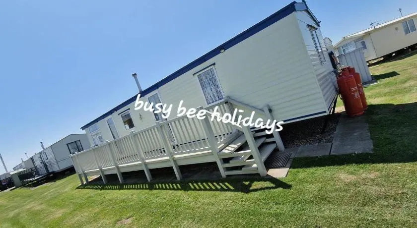 Ingoldmells - Caravan- Sleeps 8 - Seaside - Wi-Fi - Image 1