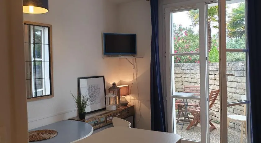 Studio avec terrasse et parking 200m plage et commerces - Image 1