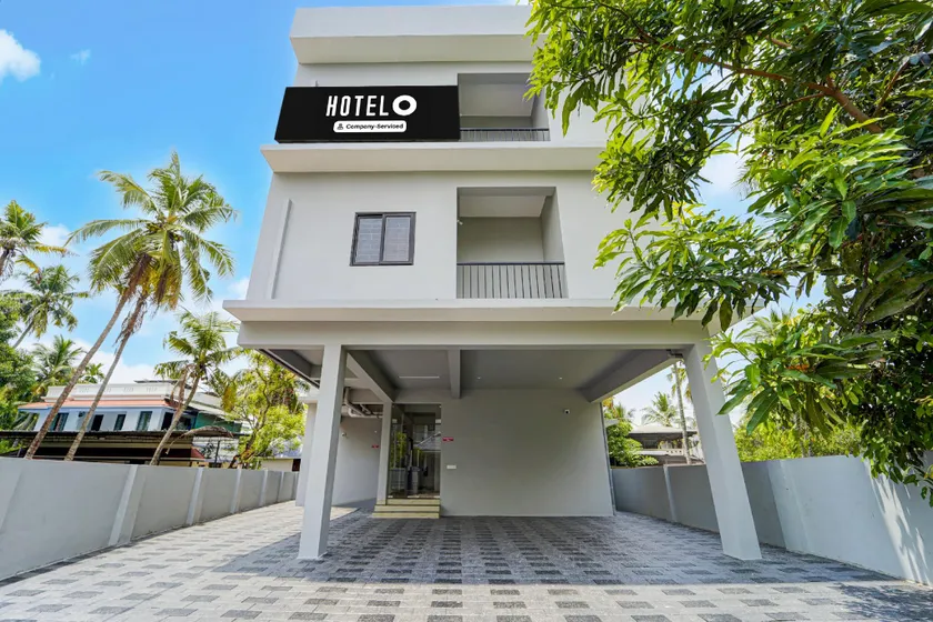 Super Hotel O Nettoor Junction Kochi Formerly Radhika Residency - Image 1