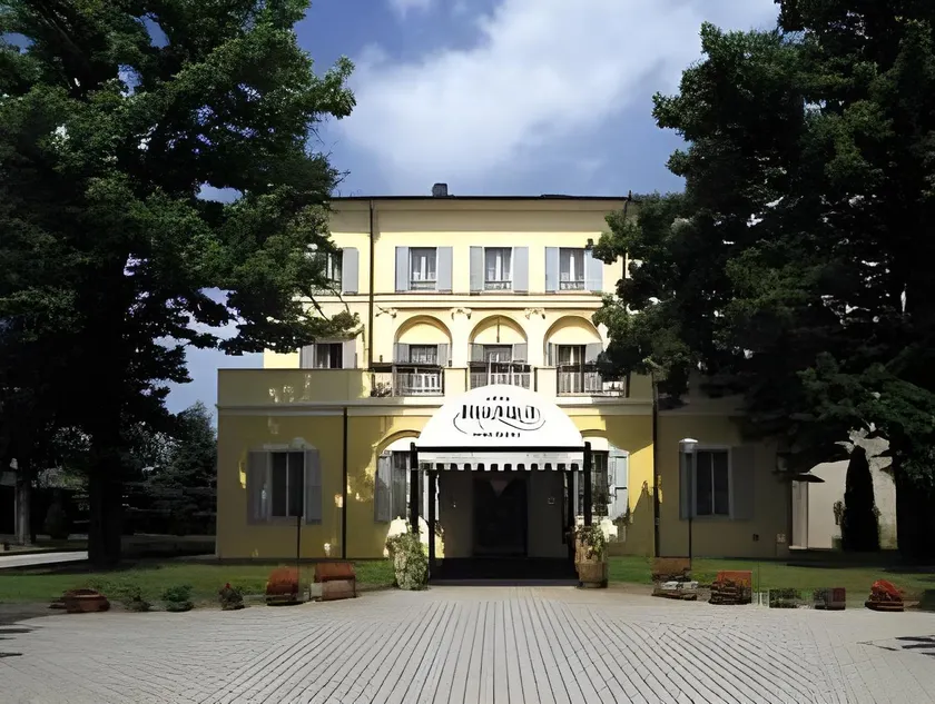 Rechigi Park Hotel - Image 1