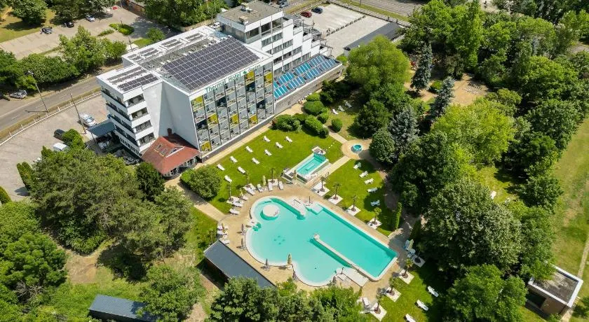 Thermal Hotel Garden - Image 1