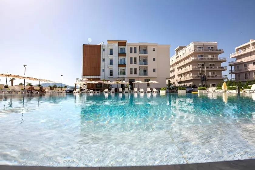 Hesperus Hotel - Image 1