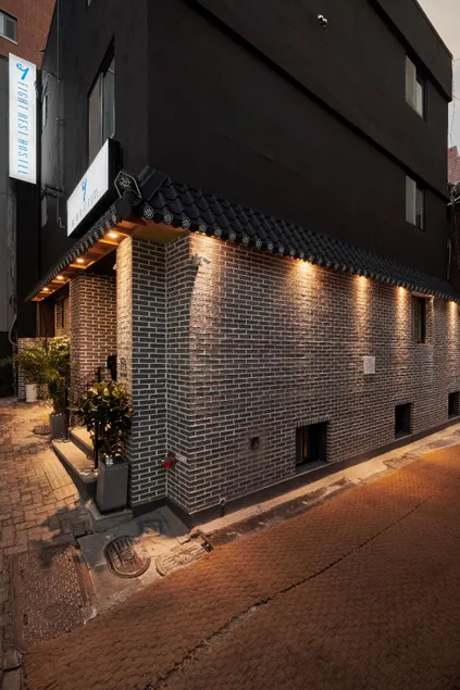 Eight Rest Hostel Myeongdong - Image 1