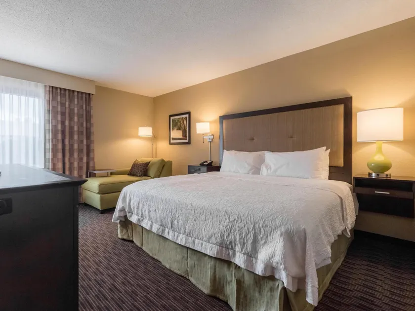 Hampton Inn Meridian - Image 1