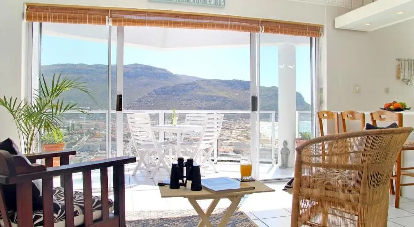 Crow's Nest Fish Hoek Apartment - Image 1