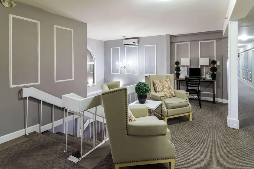 Red Lion Inn & Suites Abbotsford - Image 1