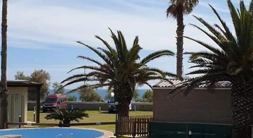 I Faraglioni Bungalow & Area Camper - Image 1