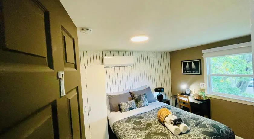 Cozy Small Room - Queen bed - Free Parking in Charlottetown - Image 1