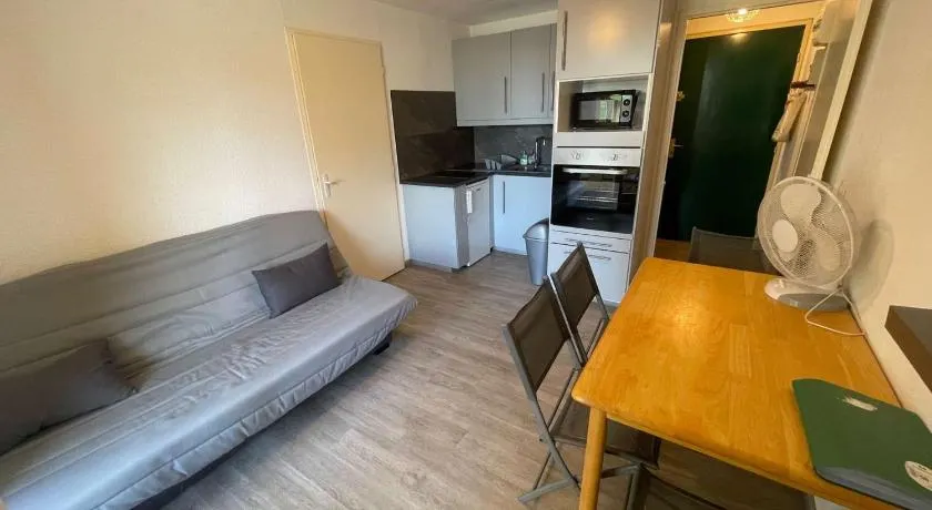 Appartement climatisé avec 1 chambre à deux pas de la plage des Sablettes - Image 1