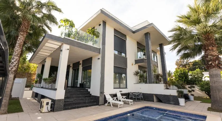 Exclusive Villa City, Beach & Golf - Image 1