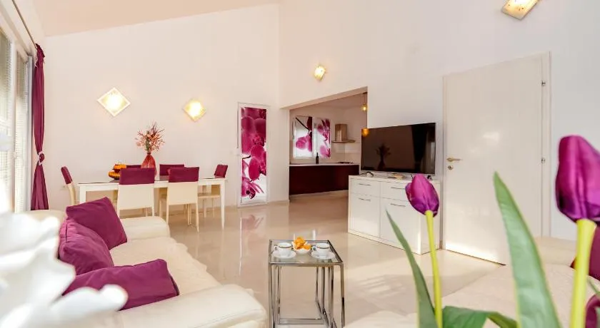 Apartments Maslina - Image 1