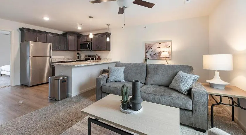 Landing Chic 1BD Gym Clubhouse - Image 1
