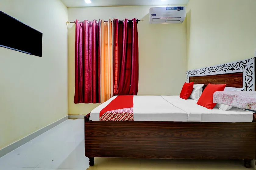 OYO 76880 Hotel 2 Cubes - Image 1