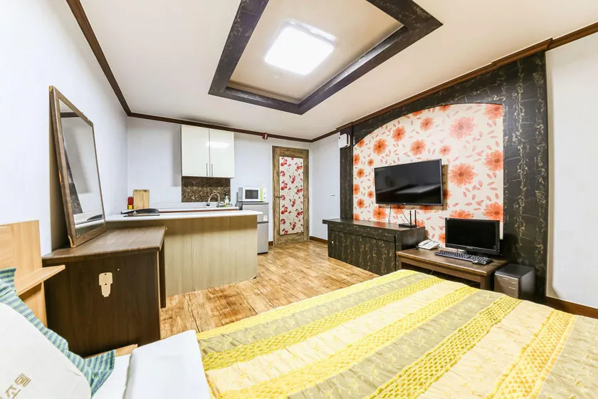 Buan Gyeokpo Chaeseok Resotel Oakville - Image 1