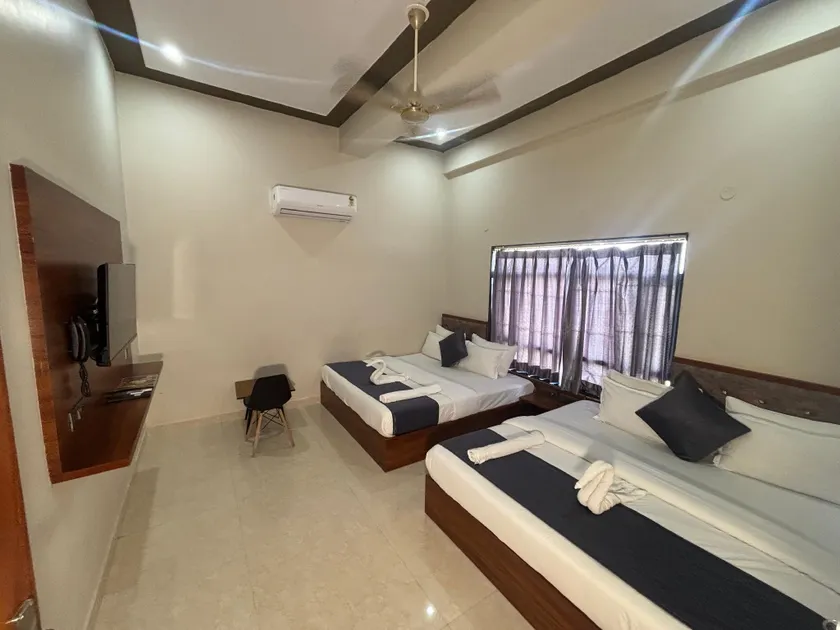 Hotel Vasudev- near Toran Gate - Image 1