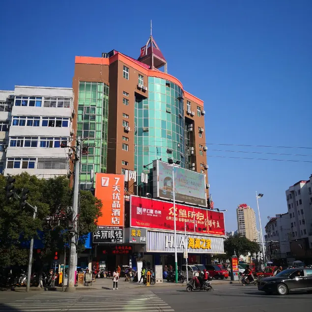 7 Days Premium Hotel Ji'an Taihe Gongnongbing Avenue - Image 1