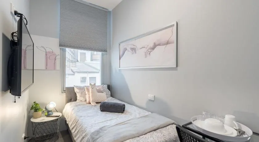 Classic King Single Ensuite Room with AC - Next to CBD - Near Central Station& Townhall& Chinatown& - Image 1