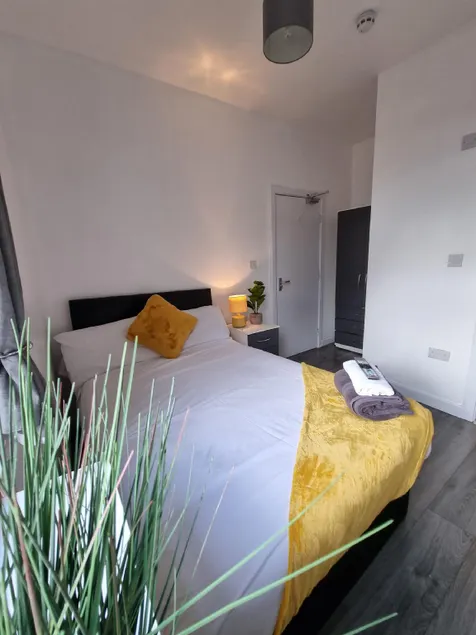 23 Woodhouse - Image 1