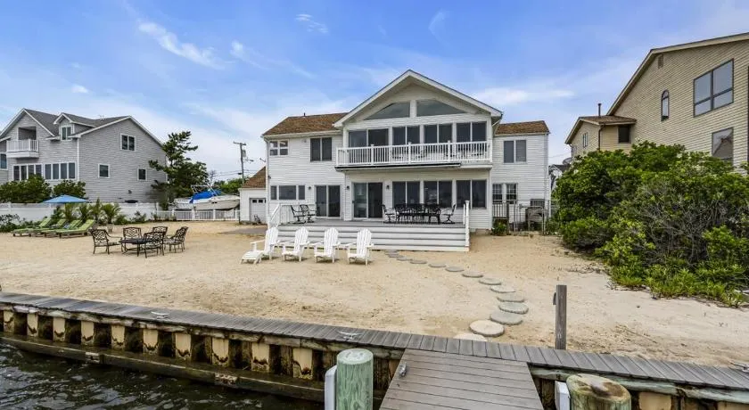 Waterfront Retreat with Dock and Bay Views - Image 1
