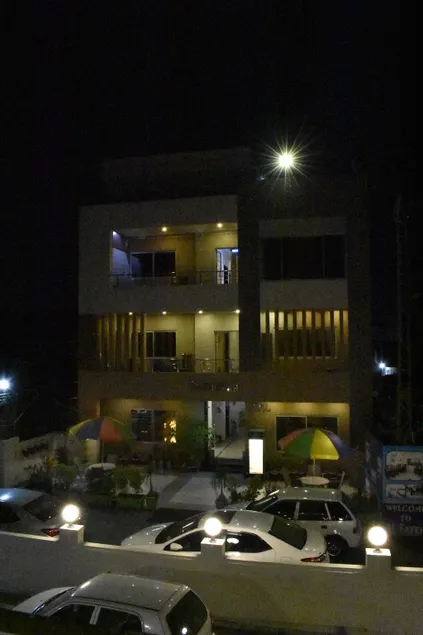 AL Fateh Hotel - Image 1