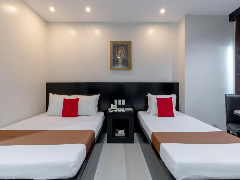 Check Inn Hotel Dumaguete City by RedDoorz - Image 1