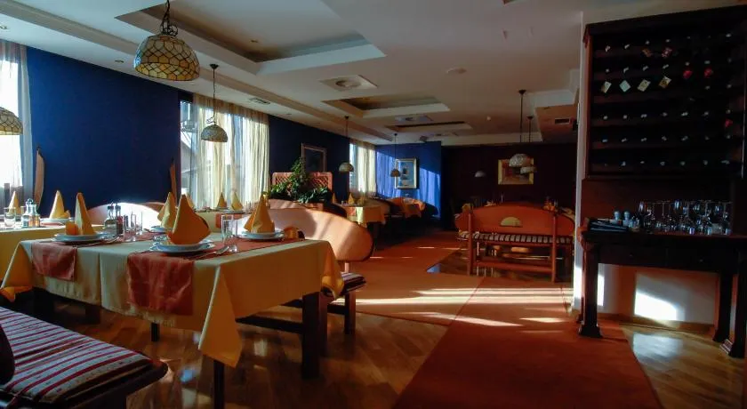 Hotel M3 - Image 1