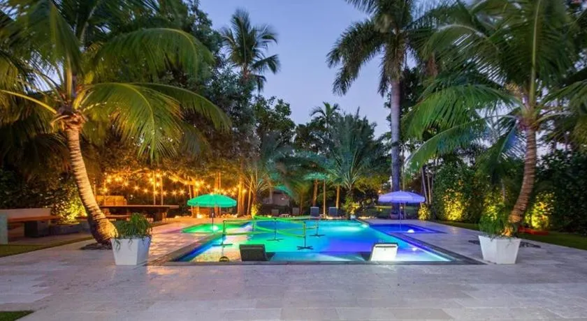 New Oasis Waterfront & Sand Terrace THG - Image 1