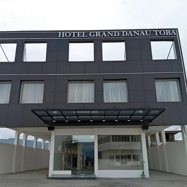 SANS Vibes Hotel Grand Danau Toba Balige - Image 1