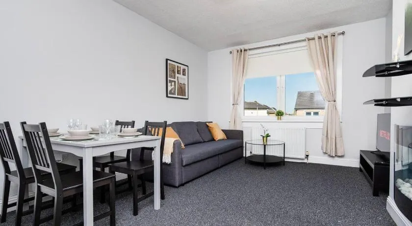 Ideal Work Stays 3BR 6 Guests Free Parking - Image 1