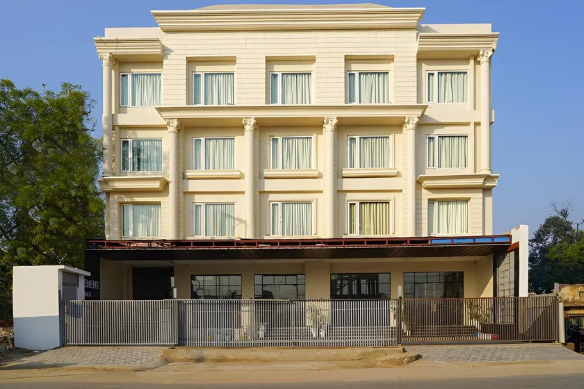 Hotel Four Element - Image 1