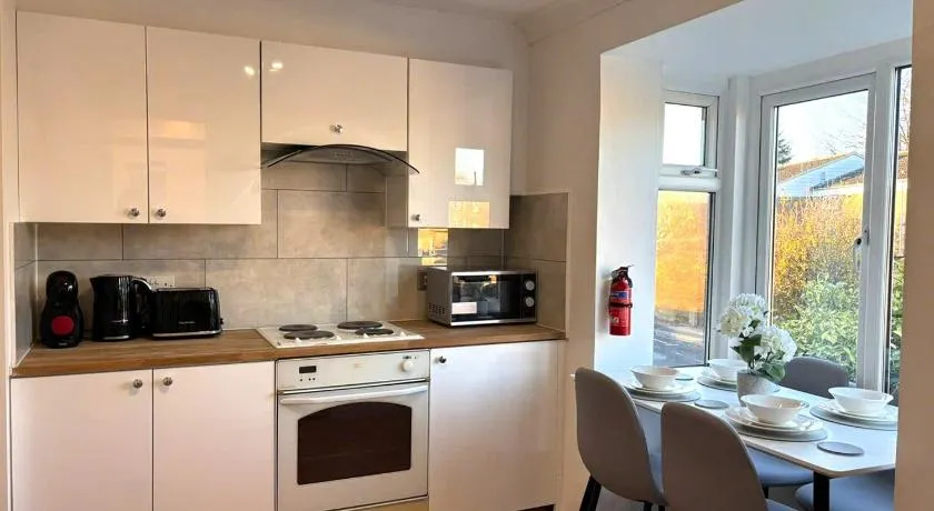 Central Oxford 2BR Apartment, Free Parking, Headington, Near JR Hospital, Brookes - Image 1