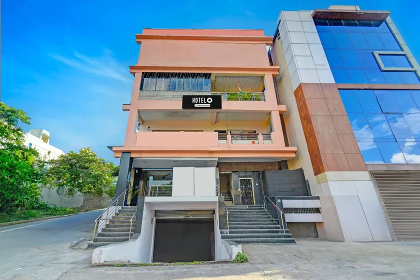 Hotel O EVEREST INN - Image 1