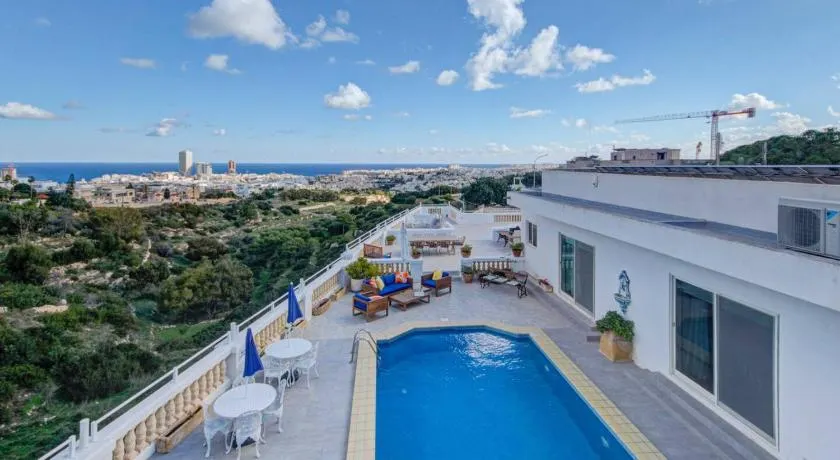 Beautiful Villa with Breathtaking Views in Swieqi by 360 Estates - Image 1