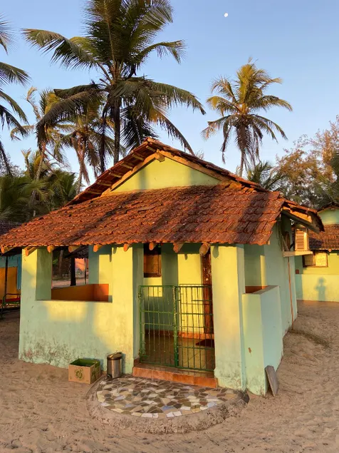 Castello's Coco Huts - Image 1