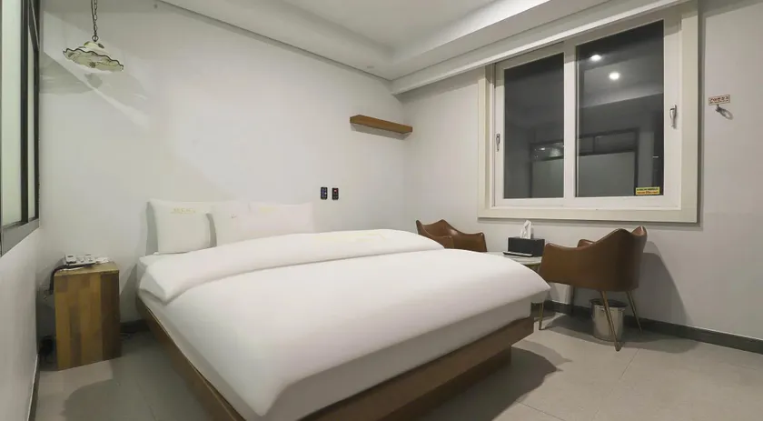 Daegu Dongseong-ro Hotel EOS - Image 1