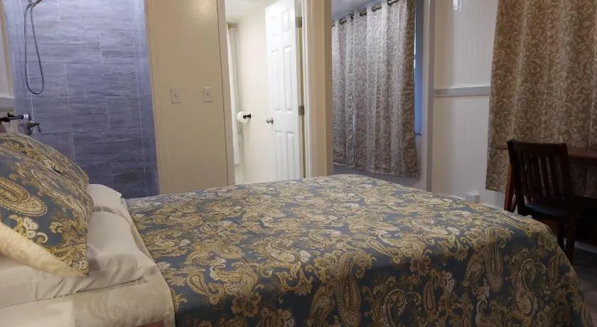 Kekuanaoa Homestead for Queens bedroom - Image 1